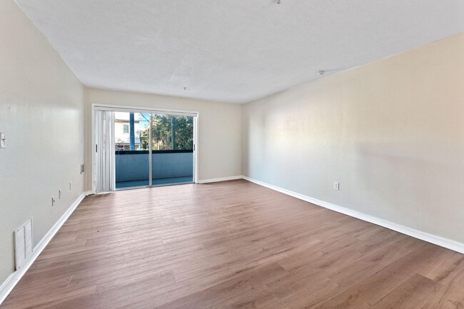 Photo - 406 W Azeele St