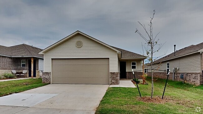 Building Photo - Very Nice 4 Bedroom 2 Bath Home in Yukon S...