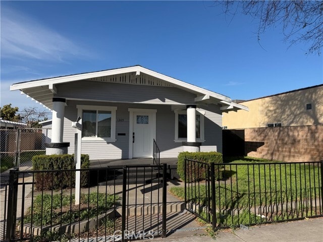 Photo - 1305 E 17th St