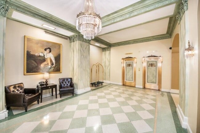 Photo - 1028 E Juneau Ave