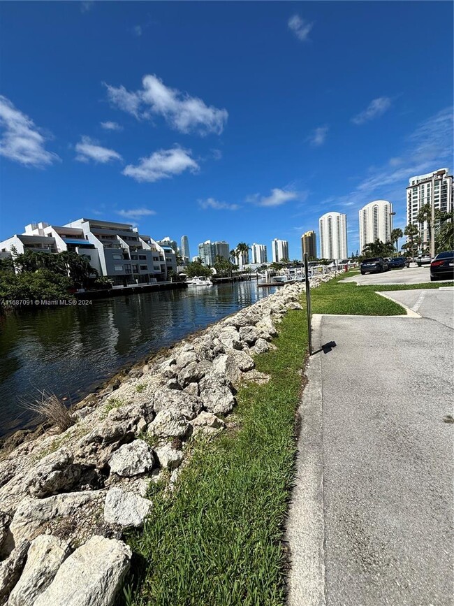 Building Photo - 400 Kings Point Dr Unit 928 Rental