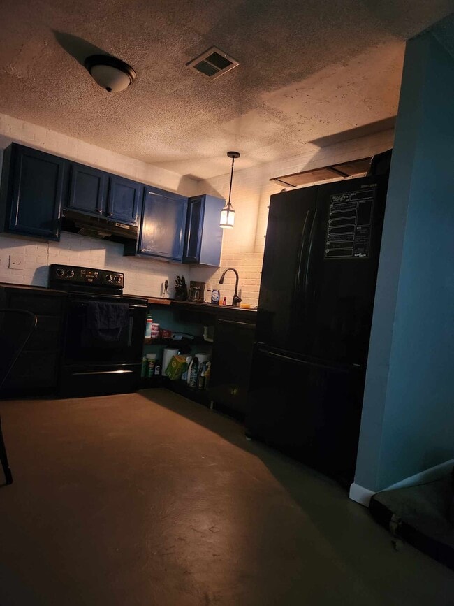 Photo - 710 Shady Lane Dr Unit Apt C