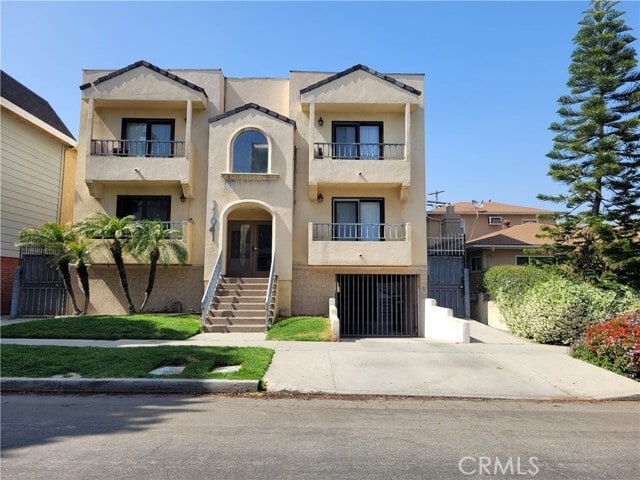Building Photo - 11041 La Maida St
