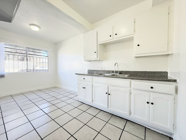 Photo - 1017 W 95th St Unidad 3