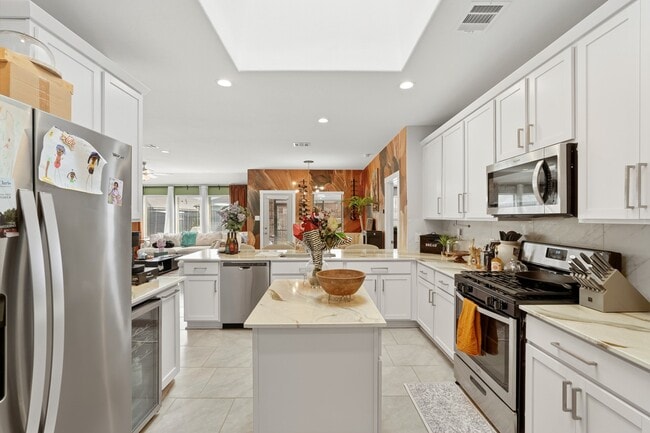 Photo - 1511 Maple Rdg Dr