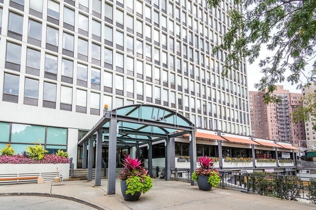 Photo - 444 W Fullerton Pky