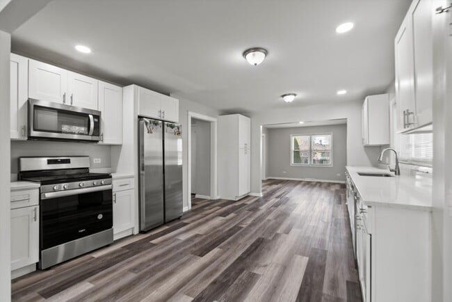 Photo - 32W266 Glos St