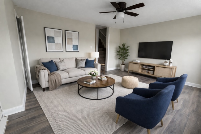 Building Photo - 512 W Orange St Unit #2