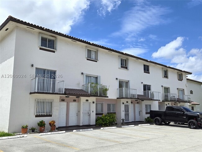 Building Photo - 900 SW 104th Ct Unit B-206