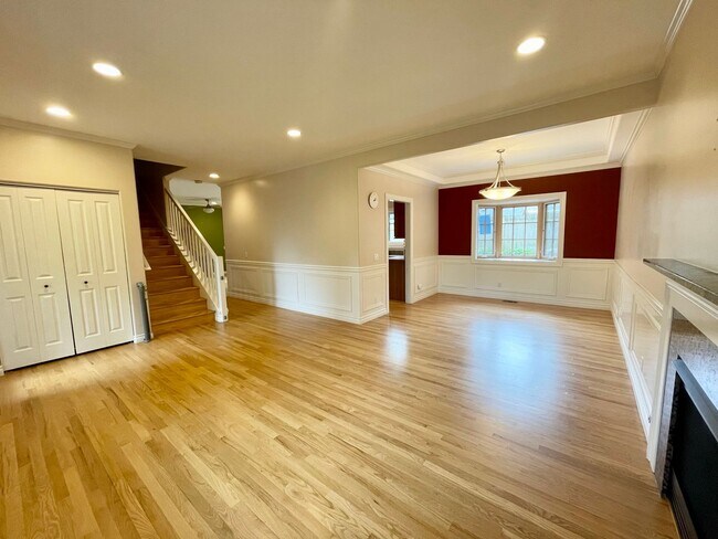 Photo - 4 Bedroom Shoreline Home...