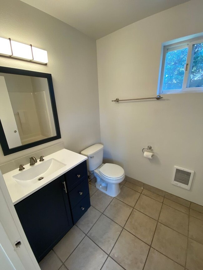 Photo - Newly Remodeled! Close to CWU 4 Rooms !!