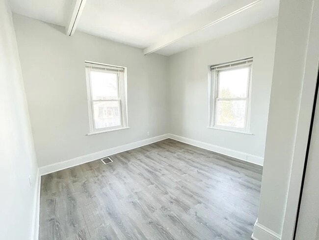 Photo - 30 Woodbine St Unit 2