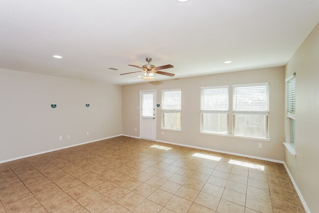 5509 Northfield Dr