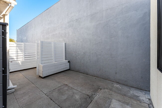 Photo - 2430 E 7th St