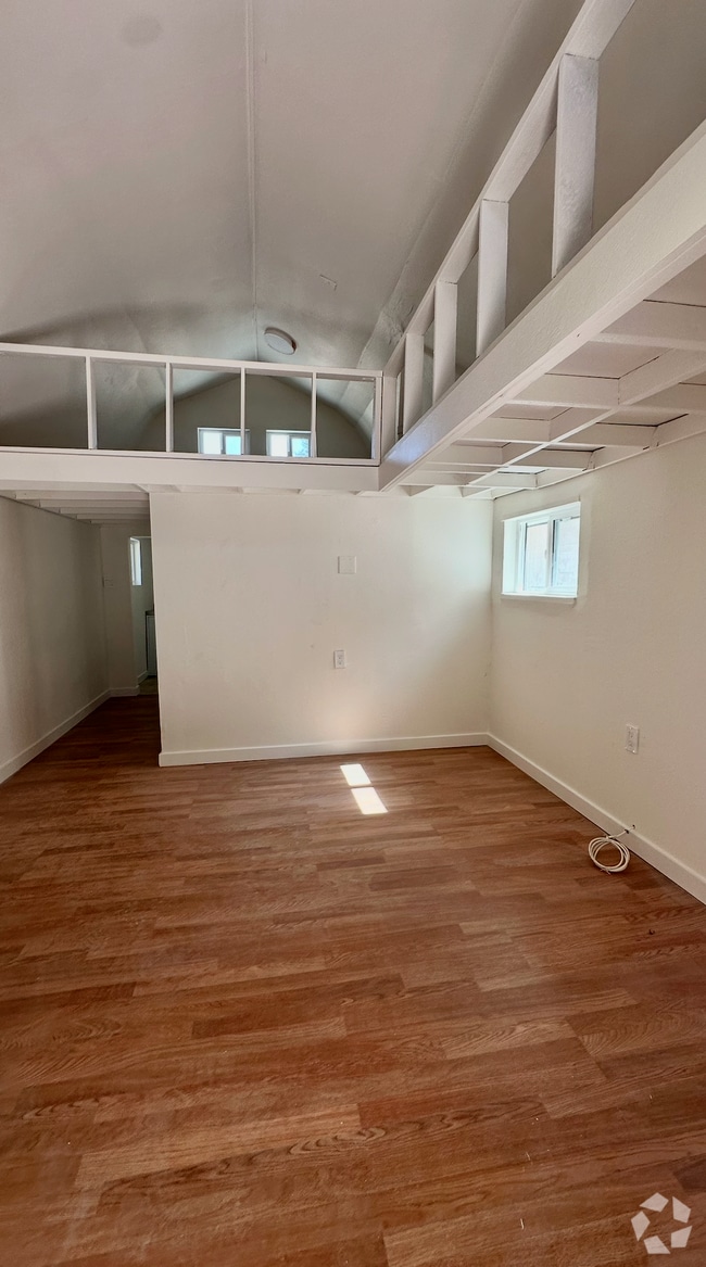 Building Photo - 2721 W Olive Ave Rental