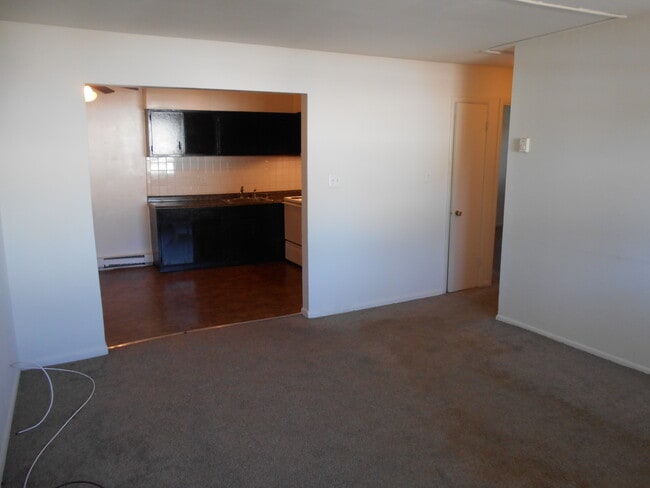 Building Photo - 107 S Jerome St Rental