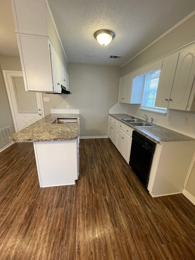 Photo - 15 McArthur Dr