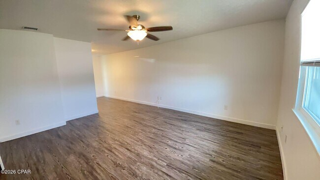 Photo - 1637 N James Ave