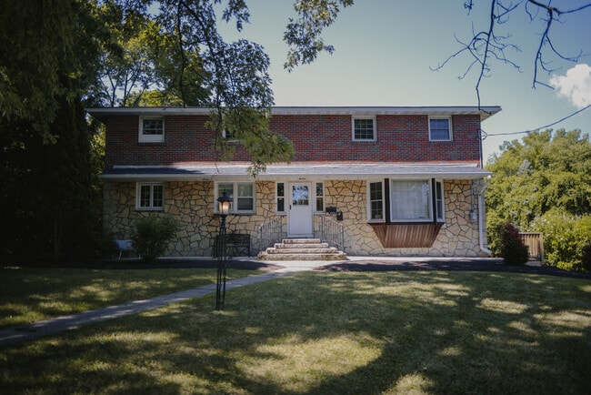 Building Photo - 223 Merrill St Unit 3 Rental
