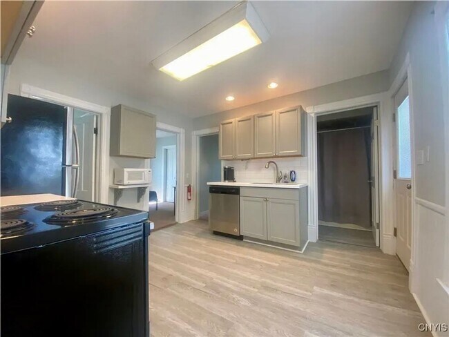 Photo - 10 Maple Ave Unit Apt 1