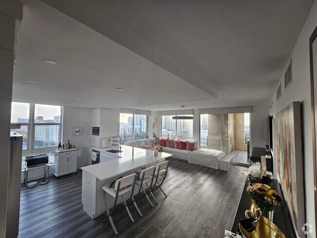Building Photo - 550 Okeechobee Blvd Unit 1402 Rental