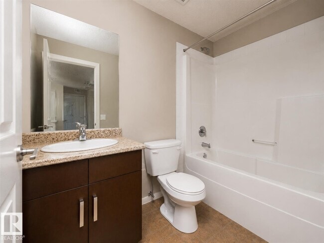 Photo - #325 5515 7 AV SW