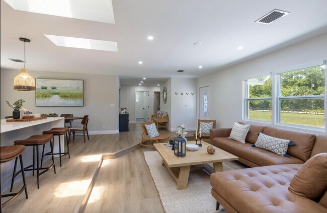 Photo - 16932 Aintree Dr W