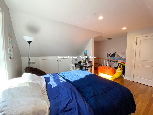 Photo - 721 Parker St Unit 4