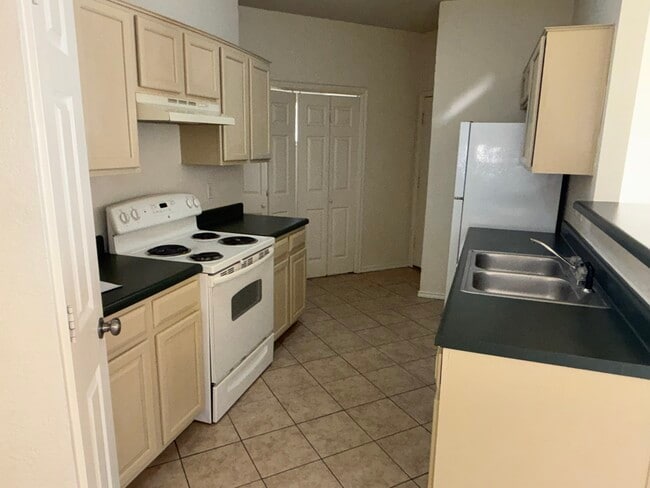 Photo - 2205 Garrett Dr