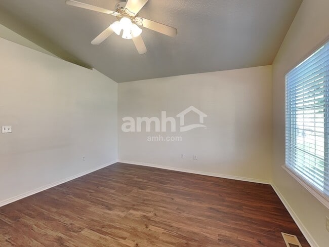 Photo - 3910 Winston St