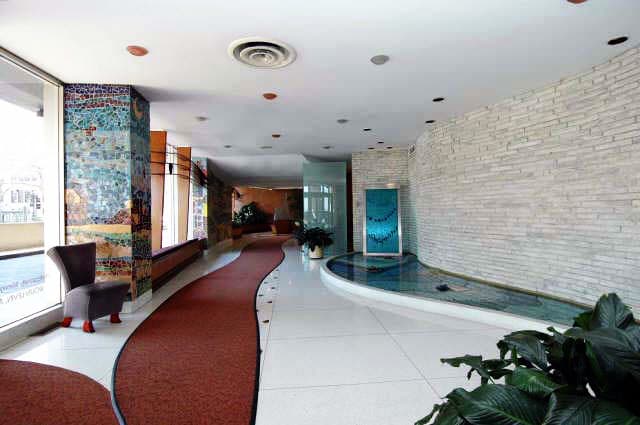 Photo - 6301 N Sheridan Rd