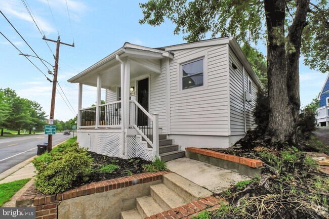 Building Photo - 3315 King St Rental