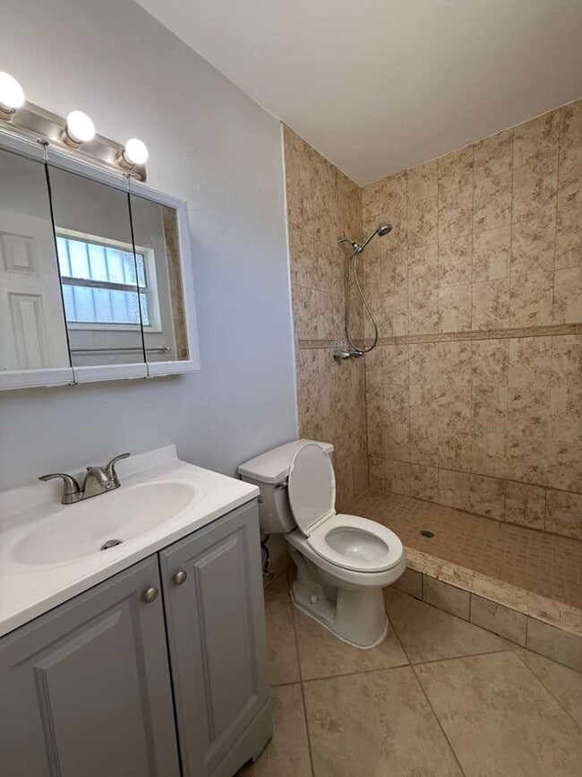 Photo - 516 NW 179th St