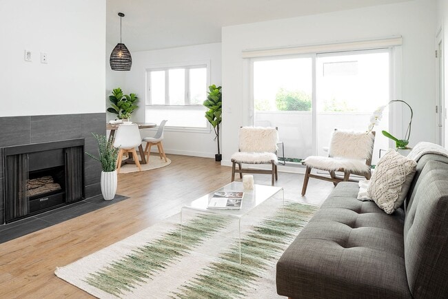 Building Photo - Off Melrose WEHO Unit 4