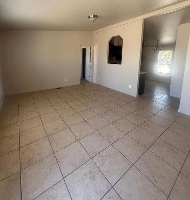 Photo - 1219 E 35th St