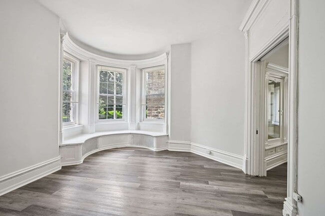 Living Area - Pelham Court Apartments