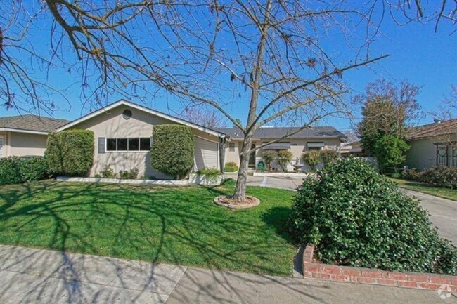 Building Photo - Great Central Fresno 3 bedroom, 2 bath home!