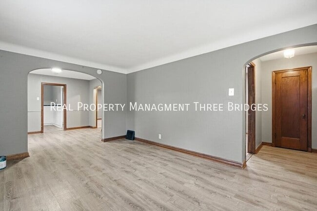 Building Photo - 249 S Hartnett Ave