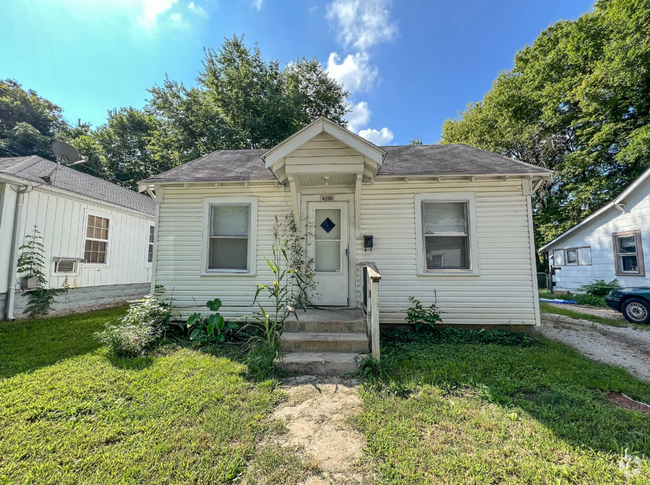 Building Photo - 2 bedroom | 1 bathroom | Entire HOME