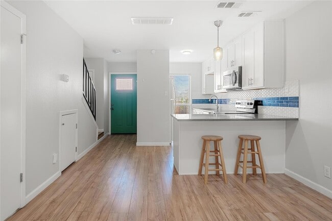 Building Photo - 3820 Southway Dr Unit D