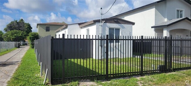Building Photo - 1520 NW 69th St Rental
