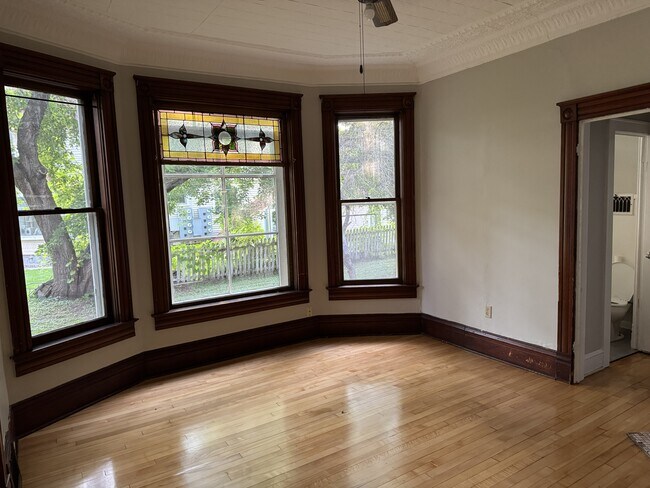 415 W Grand Ave