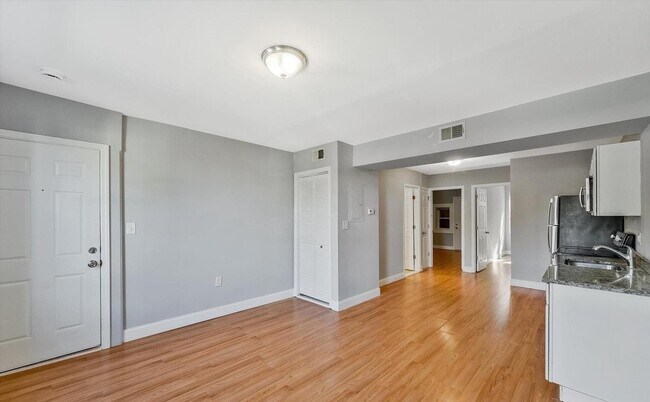 Photo - 433 Atlantic St SE