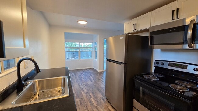 2205 Friendship Cir