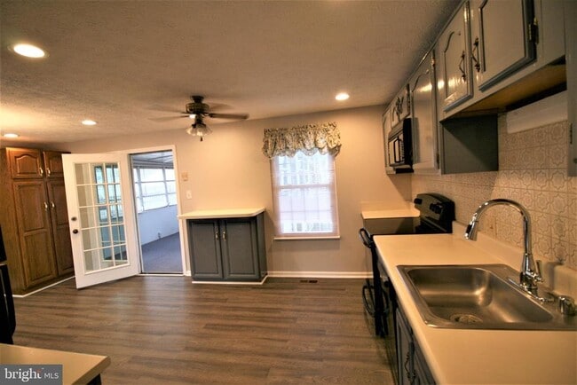 Photo - 507 Smoketree Ct