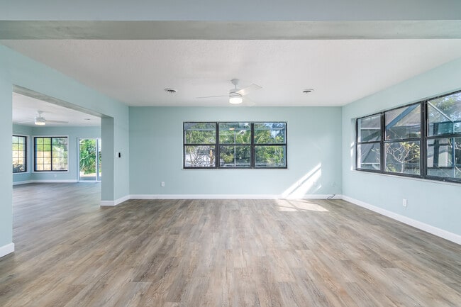 Photo - 1 W Point Dr