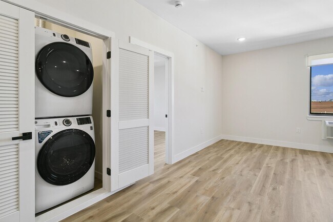 Photo - 582-586-586 66th St