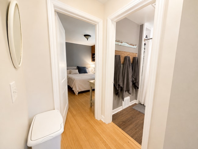 Photo - 2112 Clark St