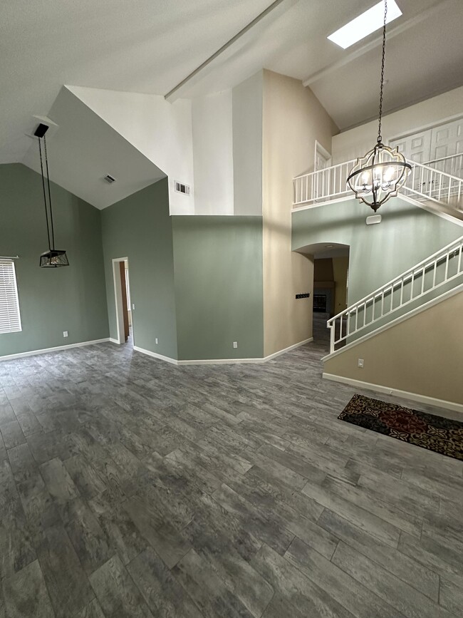 Dinning/Living Room - 1217 Eastbrook Dr Casa