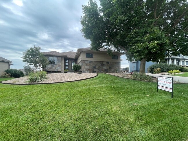 Building Photo - Home For Rent Papillion